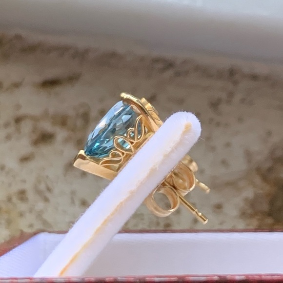 NEW 14KY London Blue Pear Shaped Stud Earrings - Picture 4 of 14